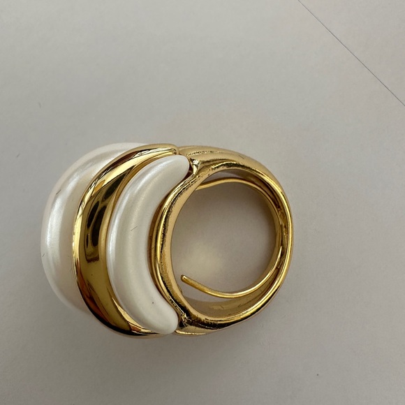 Kenneth Jay Lane, Gold Ring with Turquoise Cabochon Center & Coral Cabochon Dots - Picture 5 of 5